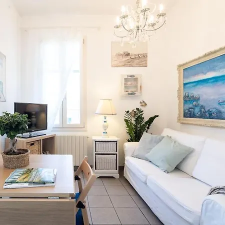 Apartment Art Of Living 100 Meters From The Sea. *
