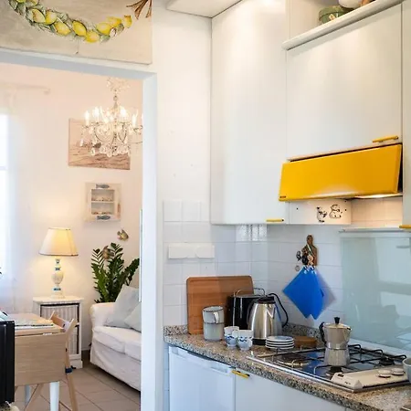 Apartment Art Of Living 100 Meters From The Sea.