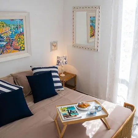 Art Of Living 100 Meters From The Sea. *