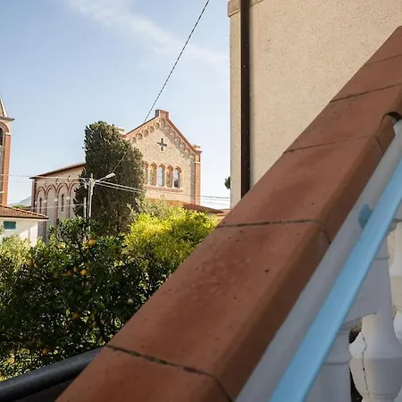 Art Of Living 100 Meters From The Sea.