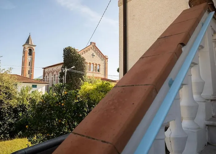 Art Of Living 100 Meters From The Sea.